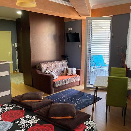 Apartman Aischa โนวาวาโรช ภายนอก รูปภาพ