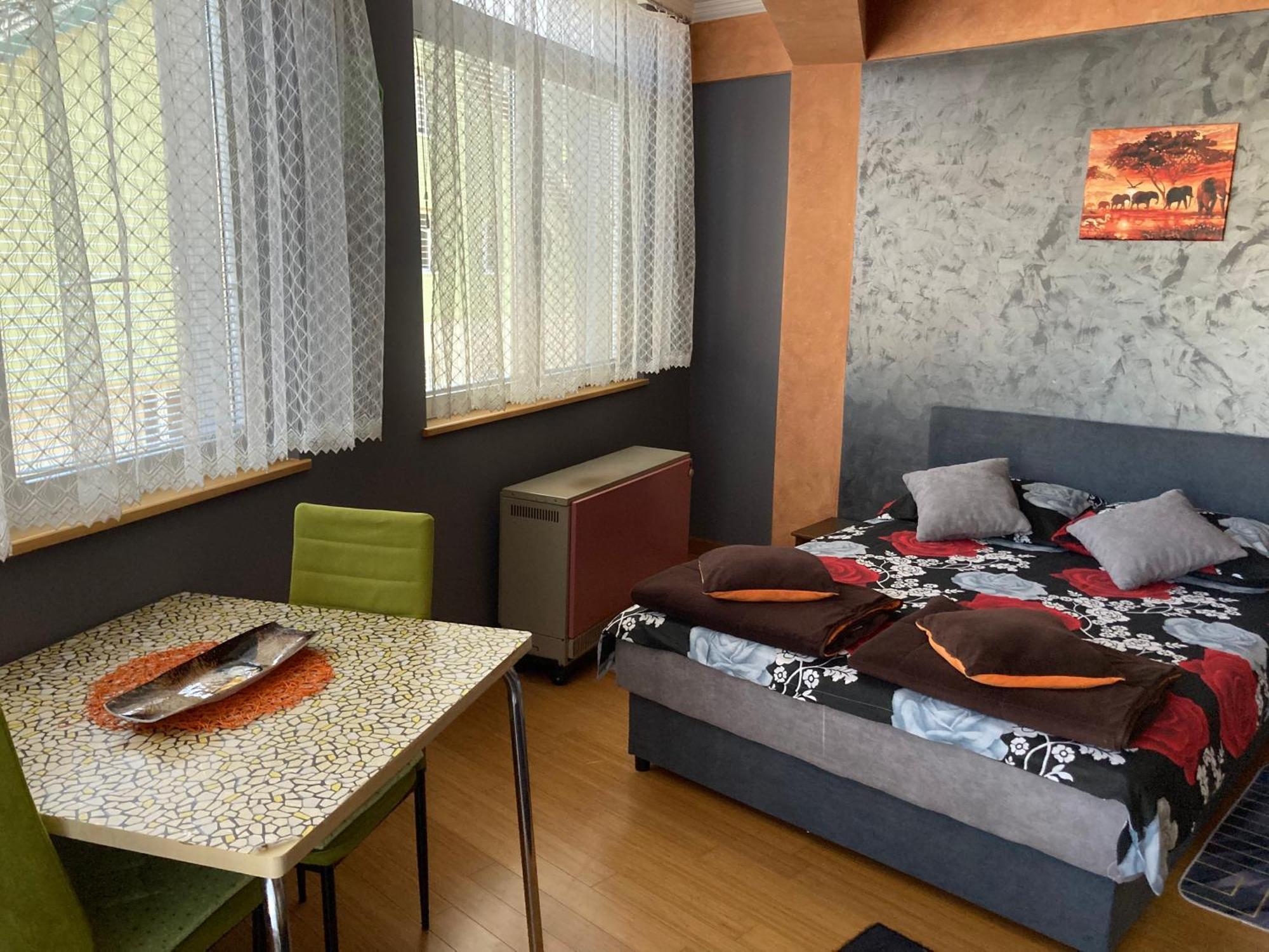 Apartman Aischa โนวาวาโรช ภายนอก รูปภาพ